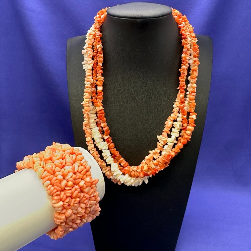 Set: VTG Sandra David Coral Chip Choker Necklace & Coral-Colored Stretch Bracele